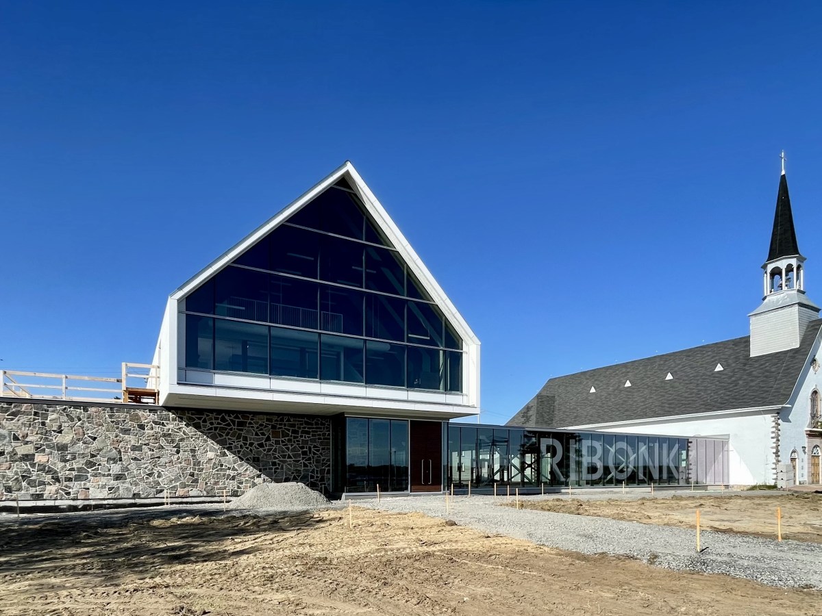LA NOUVELLE BIBLIOTHÈQUE SUR LE&nbsp;PIÉDESTAL